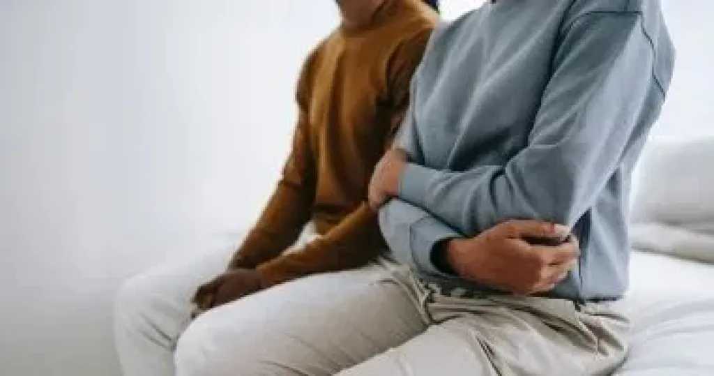 الأكاذيب البيضاء تهدد استقرار العلاقات الزوجية.. كيف نحسمها