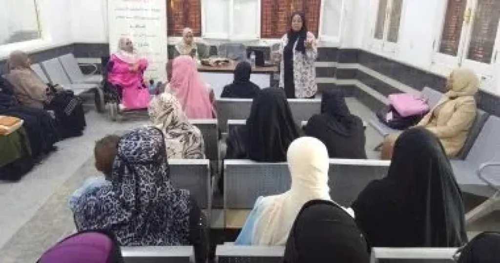 محافظ أسوان يتابع جهود تمكين المرأة في إدفو