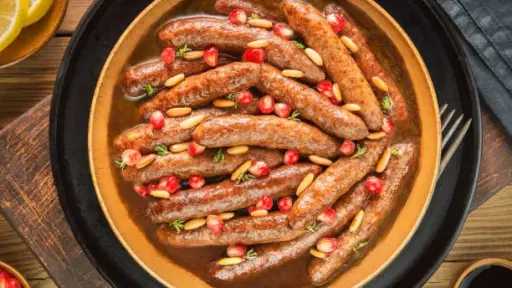 السجق البلدي بدبس الرمان.. وصفة مبتكرة تمنح المائدة المصرية نكهة مميزة