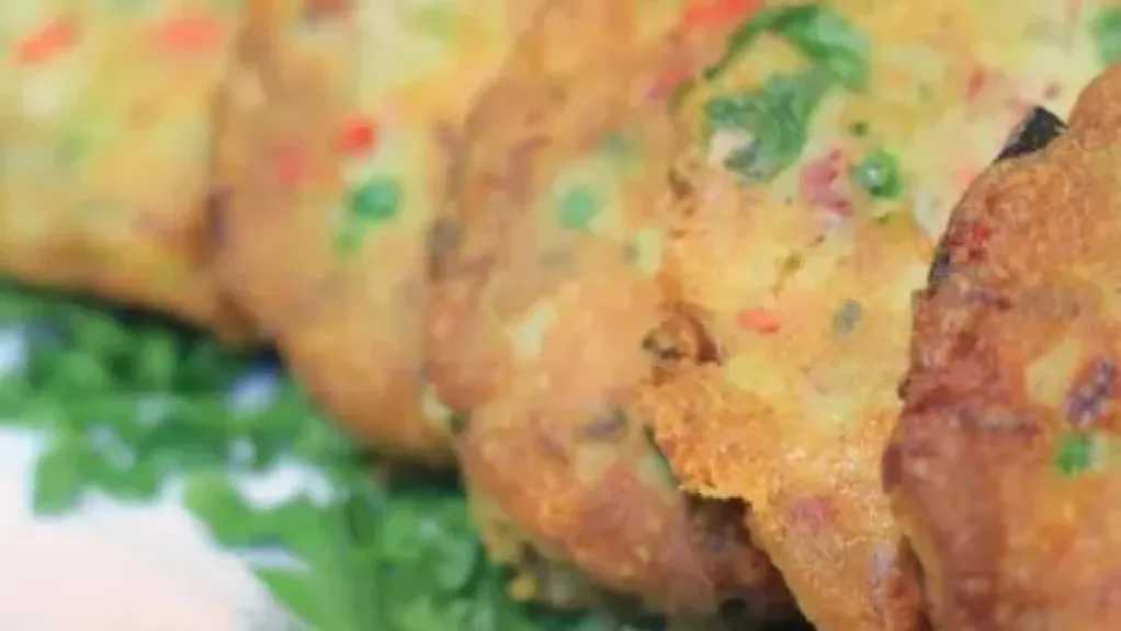 أقراص البطاطس بالبسطرمة.. وجبة شهية وسهلة التحضير في المنزل