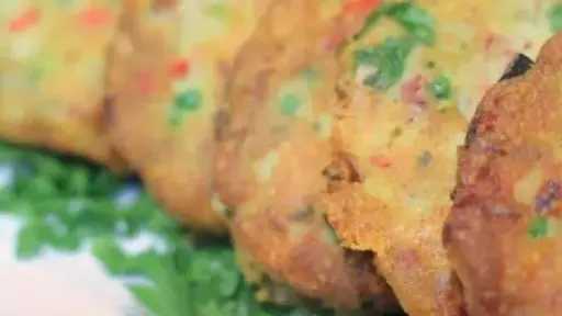 أقراص البطاطس بالبسطرمة.. وجبة شهية وسهلة التحضير في المنزل