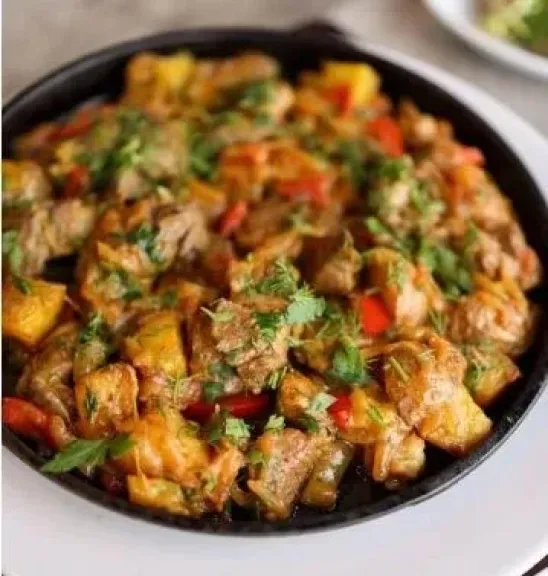 طاجن اللحمة بالبصل والطماطم