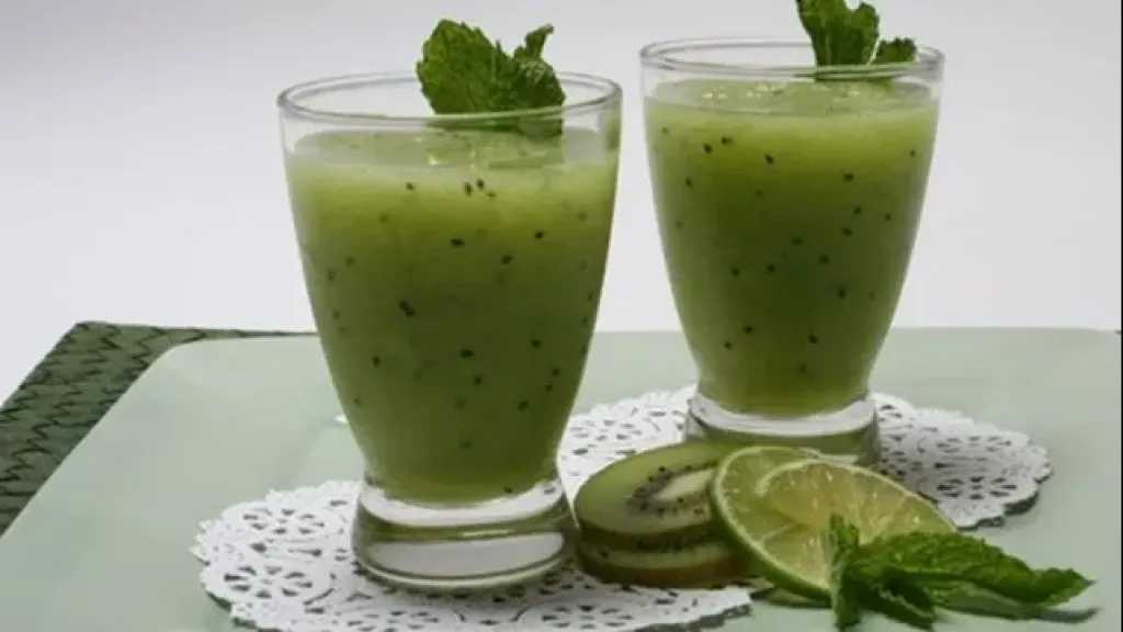 طريقة تحضير عصير الكيوي بالليمون والنعناع المنعش في المنزل