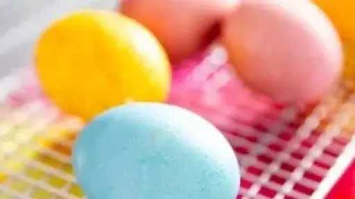 شم النسيم.. احتفال مصري ببهجة الربيع وطقوس تلوين البيض بالألوان الطبيعية