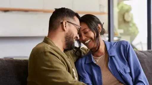 كيف يعبر الرجل عن اهتمامه بطرق خفية؟ كيف يعبر الرجل عن اهتمامه بطرق خفية؟