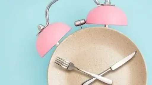 الصيام المتقطع يساهم في تحسين الهرمونات الأنثوية لدى المصابات بتكيس المبايض