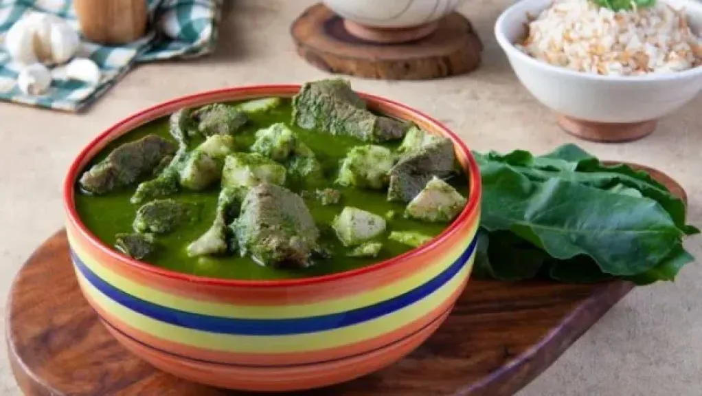 القلقاس بالخُضرة