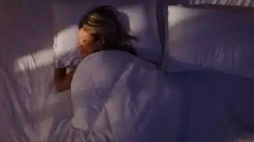 دراسة: قلة النوم لدي النساء تهدد الصحة العامة وترفع خطر الأمراض المزمنة