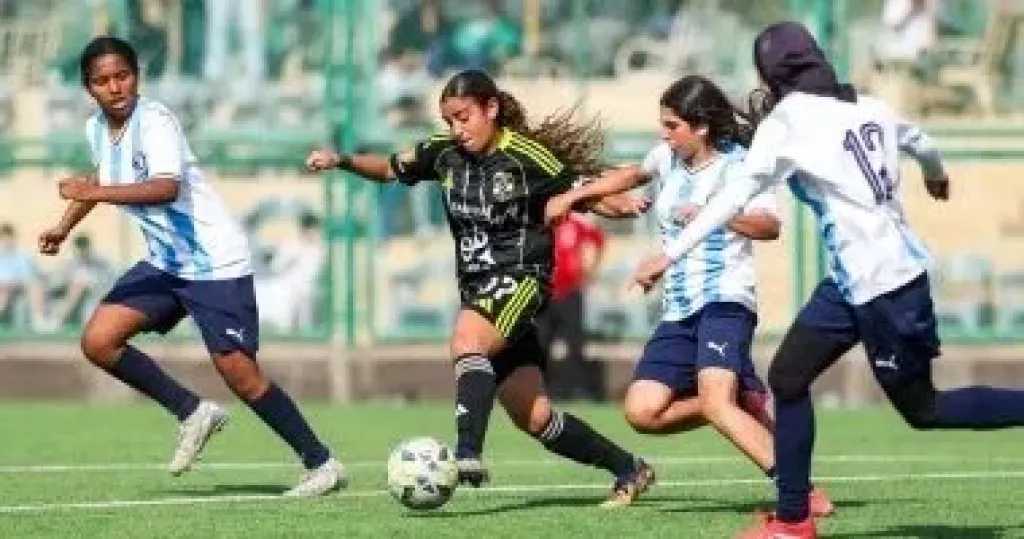 الأهلي يكتسح بيراميدز بـ12 هدفًا ويشعل المنافسة في دوري الكرة النسائية