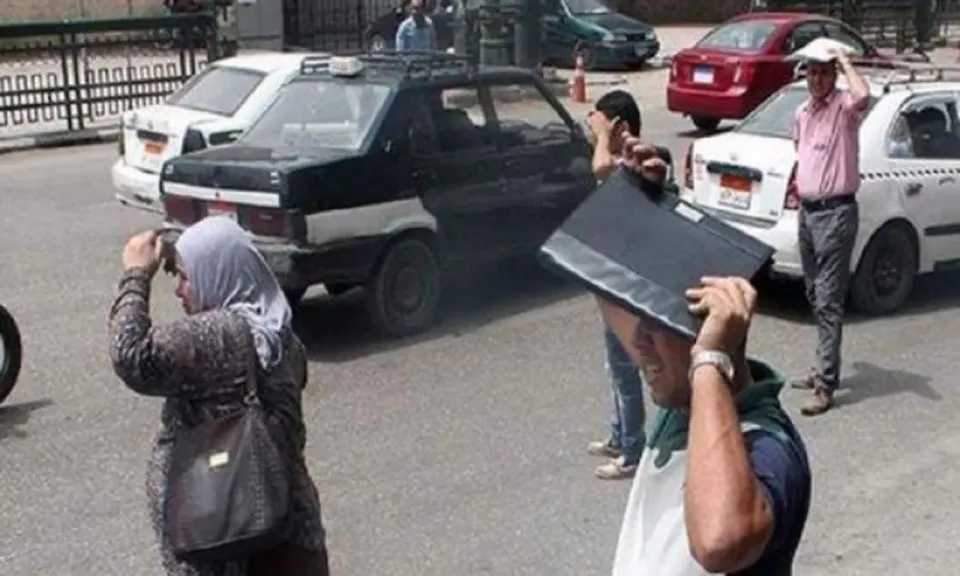 ارتفاع درجات الحرارة في مصر: توقعات الطقس وتأثيرها على الحياة اليومية