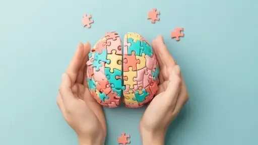 عادات يومية تؤثر سلبًا على صحة دماغك: احذر منها!