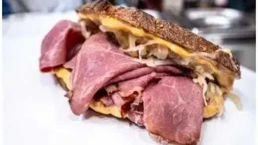 طريقة منزلية لتحضير البسطرمة بأمان وجودة عالية