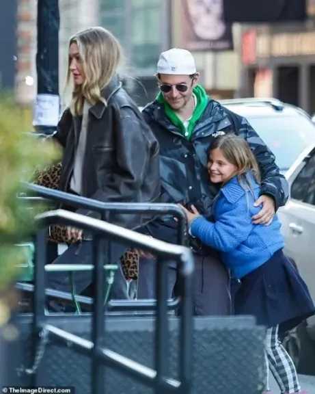 جيجي حديد تقوي علاقتها العاطفية ببرادلي كوبر وسط لحظات عائلية مع ابنته