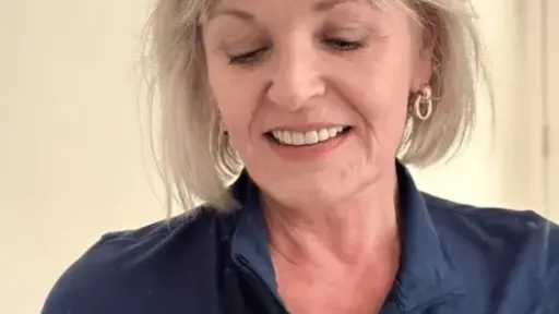 أخطاء مكياج تؤثر على مظهر السيدات مع التقدم في العمر.. حلول بسيطة لنتائج أفضل