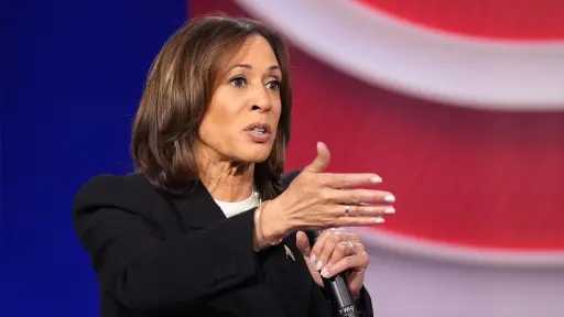 كامالا هاريس تفكر في الترشح للرئاسة الأمريكية 2028: هل تعود إلى الساحة... كامالا هاريس تفكر في الترشح للرئاسة الأمريكية 2028: هل تعود إلى الساحة السياسية؟