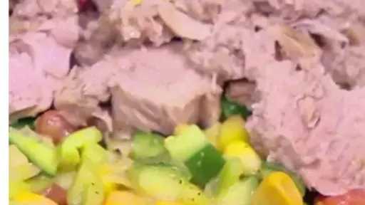 طريقة سهلة لتحضير سلطة التونة الصحية بمذاق شهي