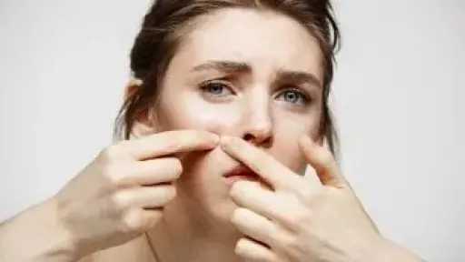 مشكلات البشرة قد تكشف عن صحة الكبد.. علامات تحذيرية ونصائح للعناية