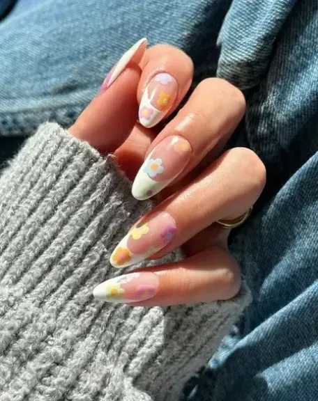أظافر شم النسيم.. ألوان الباستيل والزهور تضفي لمسة ربيعية