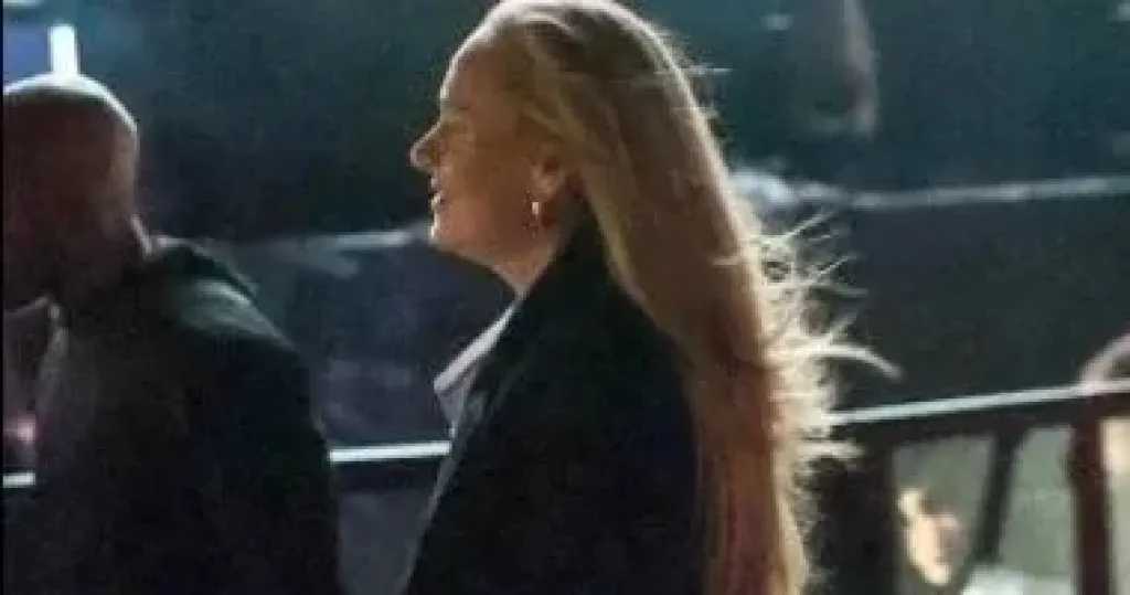 أديل تخطف الأنظار بظهورها المفاجئ في حفل جاستن بيبر بكوتشيلا