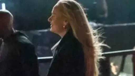 أديل تخطف الأنظار بظهورها المفاجئ في حفل جاستن بيبر بكوتشيلا أديل تخطف الأنظار بظهورها المفاجئ في حفل جاستن بيبر بكوتشيلا