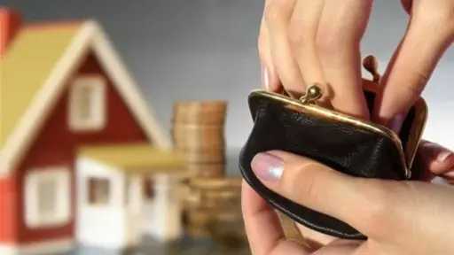 حكم أخذ الزوجة من مصروف البيت دون علم الزوج: فتوى أمين الإفتاء