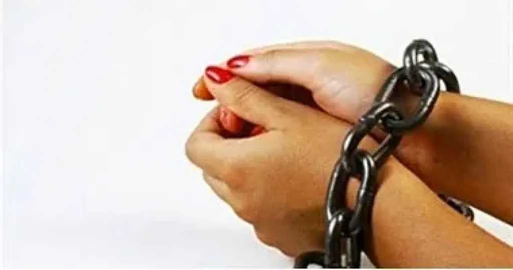 ضبط سيدة بتهمة التنقيب عن الآثار في أشمون