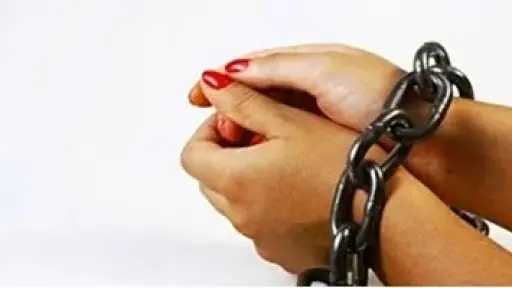 ضبط سيدة بتهمة التنقيب عن الآثار في أشمون ضبط سيدة بتهمة التنقيب عن الآثار في أشمون