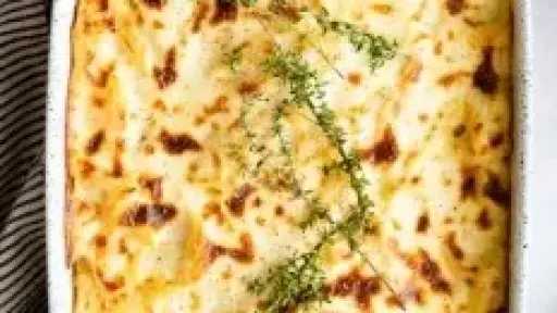 وصفة جديدة تجمع بين الأصالة والابتكار.. المكرونة بالبشاميل بالجمبري