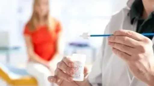 الكشف المبكر والوقاية مفتاح النجاح في مواجهة سرطان عنق الرحم الكشف المبكر والوقاية مفتاح النجاح في مواجهة سرطان عنق الرحم