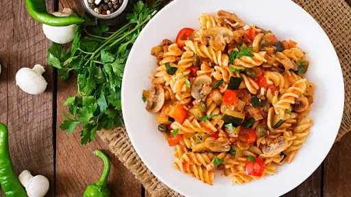 المكرونة بالخضار.. وجبة سريعة وصحية تناسب جميع أفراد الأسرة