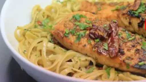 مكرونة بالسلمون.. وجبة متكاملة بنكهة مميزة لعشاق الأطباق الخاصة