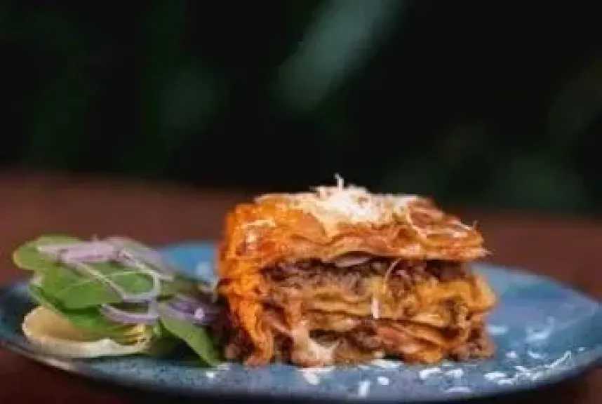 لازانيا اقتصادية بطعم المطاعم.. وصفة سهلة بمكونات بسيطة وخطوات سريعة