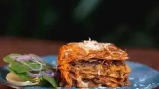 لازانيا اقتصادية بطعم المطاعم.. وصفة سهلة بمكونات بسيطة وخطوات سريعة