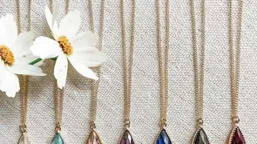 كيف تختارين مجوهرات وصيفات العروس بأسلوب عصري؟