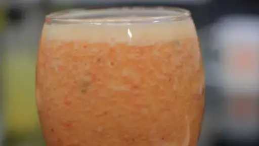 كوكتيل الفواكه بالزبادي.. مشروب صيفي منعش لتحمل حرارة الجو