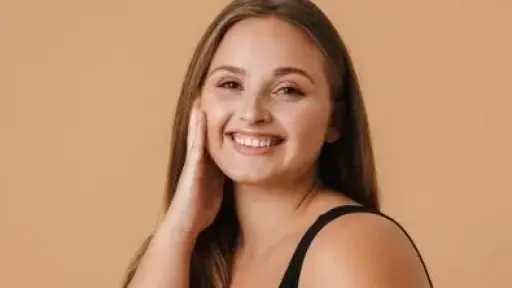 العناية بالخدود الممتلئة.. حلول طبيعية لوجه أكثر شباباً وحيوية