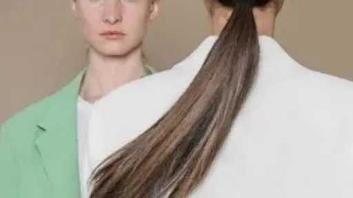 تسريحات شعر مثالية لصاحبات الوجه الطويل تمنح توازناً وأناقة