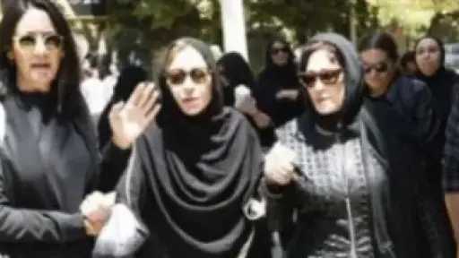 نجوم الفن يواسون منة شلبي في رحيل والدها