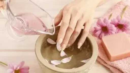 خطوات أساسية لاستعادة صحة الأظافر وتقويتها