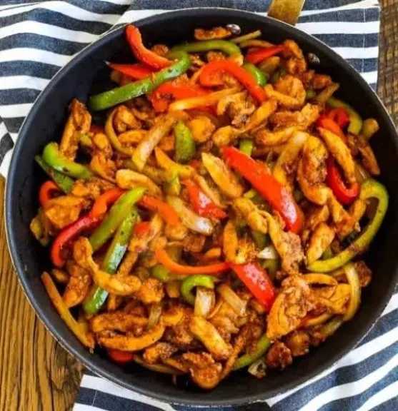 بطعم المحلات.. طريقة سهلة لتحضير شاورما الفراخ في المنزل