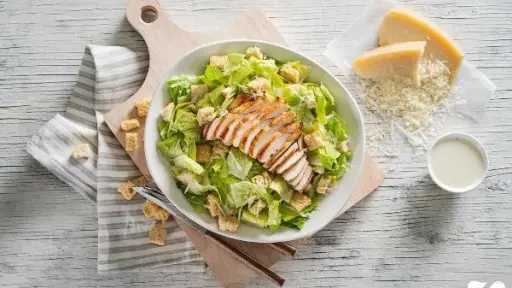 طريقة تحضير سلطة سيزر بسهولة في المنزل