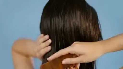 تساقط الشعر.. الأسباب ونصائح للحد من المشكلة واستعادة حيويته