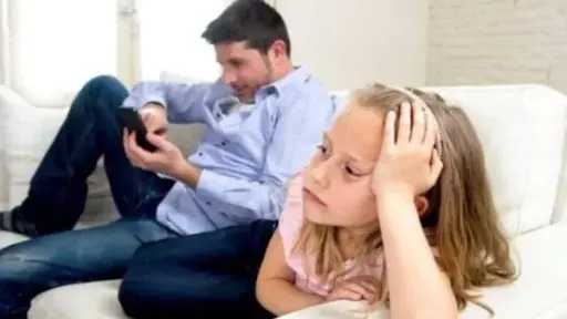 الطلاق لا يُنهي دور الأب تجاه أبنائه.. الشريعة تؤكد استمرار مسؤولياته لتحقق مصلحة الطفل