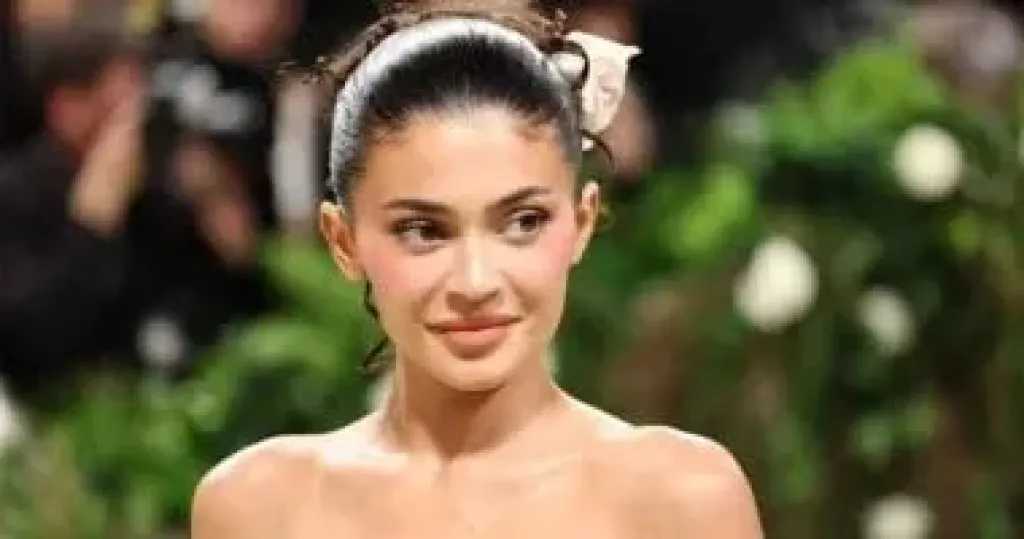 دعوى قضائية ضد كايلي جينر بتهمة التمييز والمضايقات من موظفة سابقة