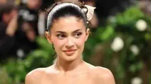 دعوى قضائية ضد كايلي جينر بتهمة التمييز والمضايقات من موظفة سابقة