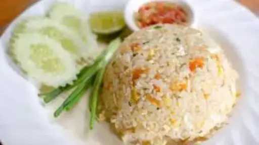 كيف تحولين الأرز العادي إلى وجبة فاخرة في 10 دقائق فقط؟