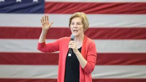 إليزابيث وارن: ترامب محاصر في حرب إيران ولا مخرج له