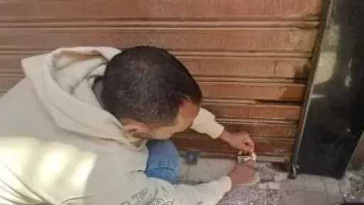 الحكومة تبدأ اليوم العمل بالمواعيد الجديدة لفتح وغلق المحال والمطاعم.. تفاصيل