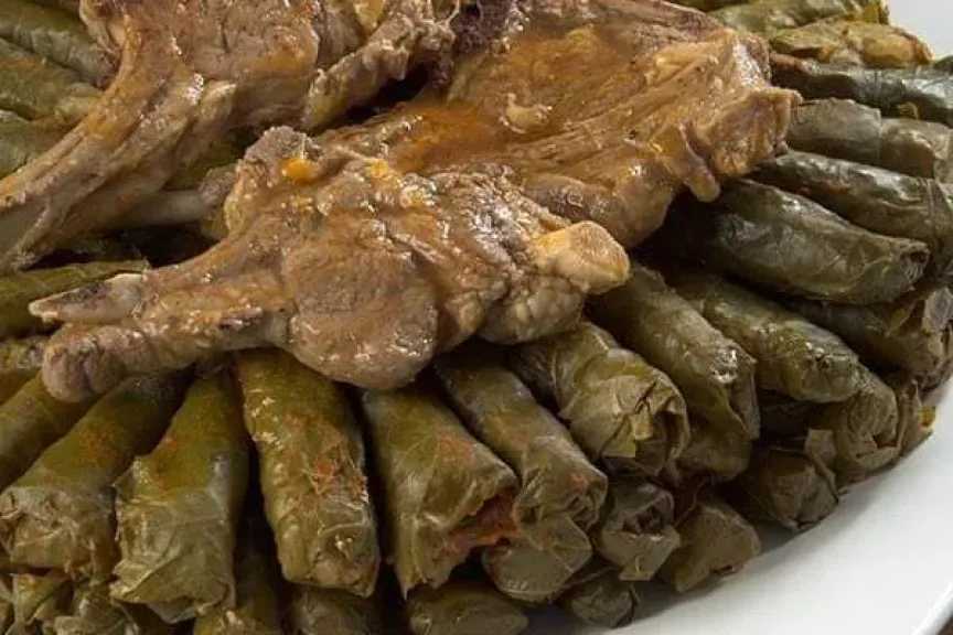 محشي ورق العنب بالريش.. طبق شهي يتألق على موائد العزومات