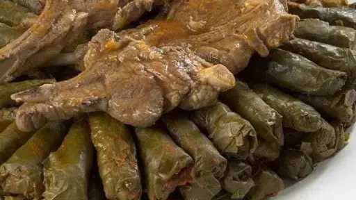 محشي ورق العنب بالريش.. طبق شهي يتألق على موائد العزومات